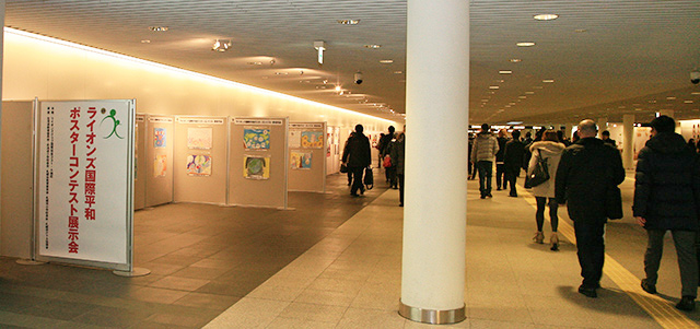 札幌駅前地下歩行空間で展示会が開催04